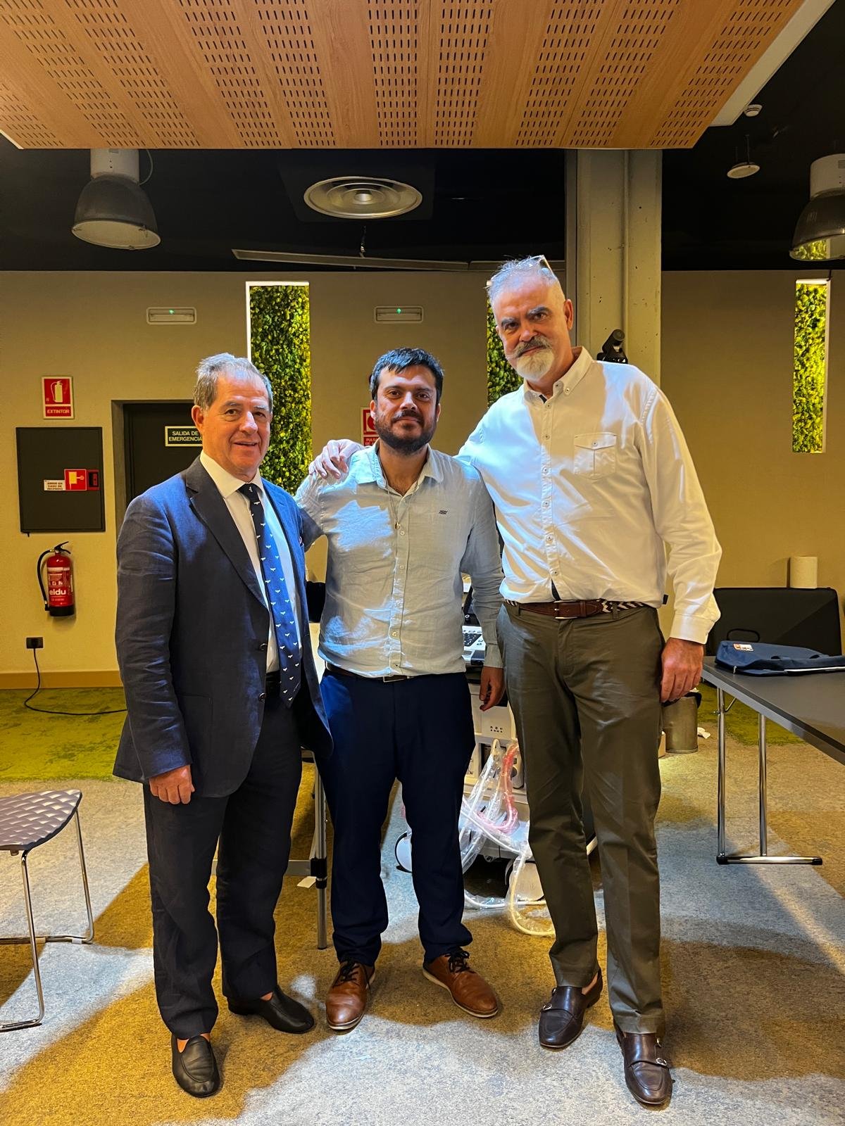 Traumatólogo de Indisa realizó pasantía en España con apoyo de Beca AMCI1